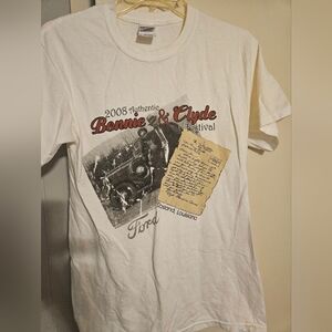 Vintage 2008 Gildan White Bonnie & Clyde Festival T-Shirt